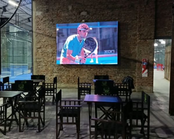Hurlingham, Buenos Aires. Pantalla Indoor 3x2 mts P4