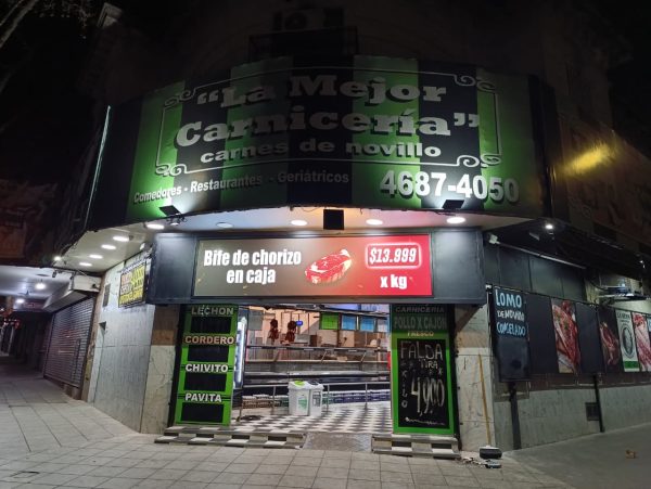 MATADEROS, Buenos Aires. Pantalla Outdoor 4x1 mts  P3.91
